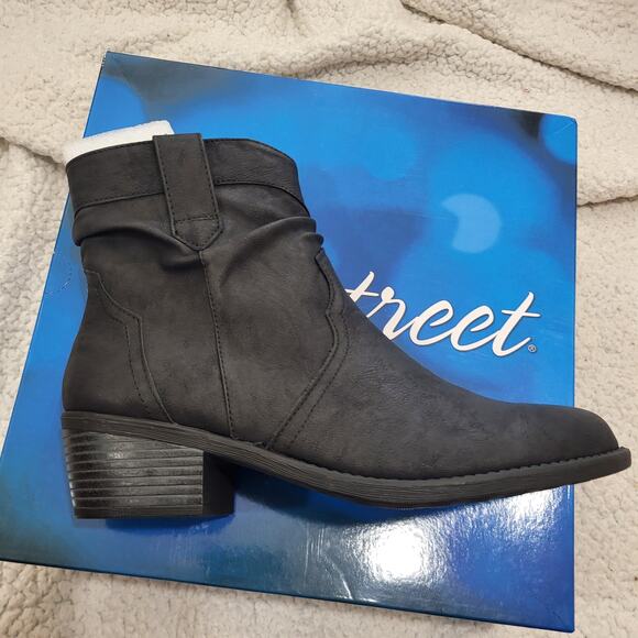easy s Shoes - NIB Easy Street Women's Jae Boots  Black  size  9.5 M
